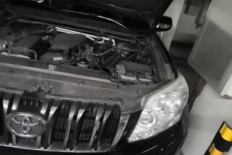 Used Toyota Prado 2010 2.7L Automatic Standard Edition Engine Bay Left