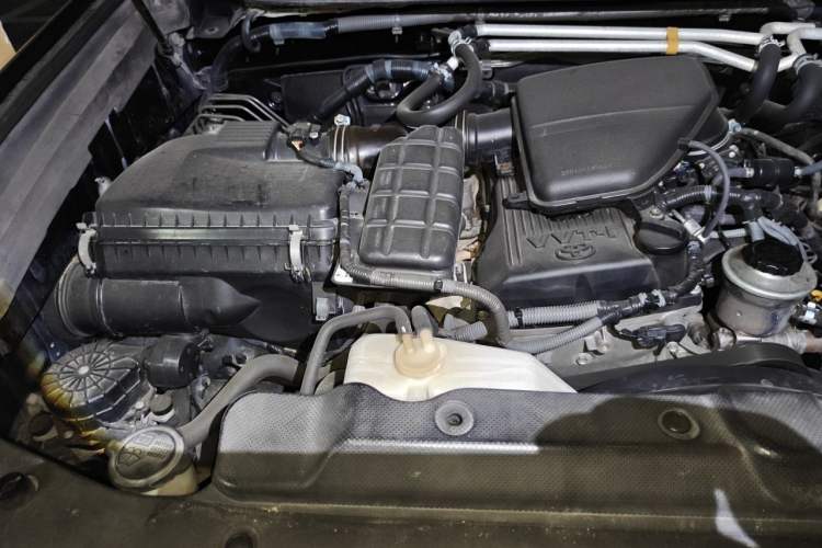 Used Toyota Prado 2010 2.7L Automatic Standard Edition Engine Bay Right