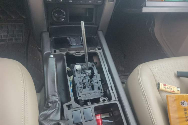 Used Toyota Prado 2010 2.7L Automatic Deluxe Edition Gear Lever
