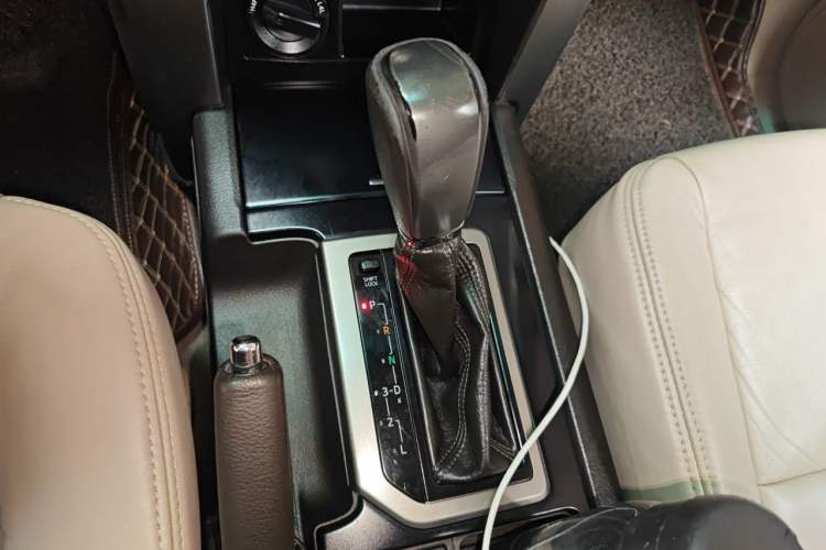 Used Toyota Prado 2010 2.7L Automatic Standard Edition Gear Lever