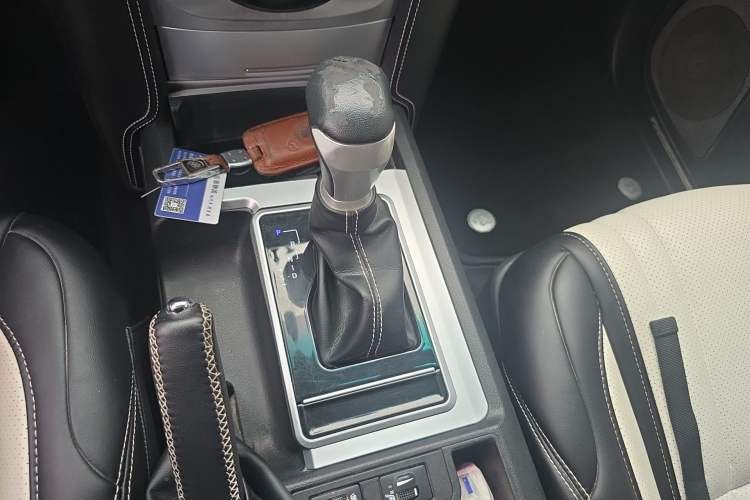 Used Toyota Prado 2010 4.0L Automatic VX NAVI Gear Lever