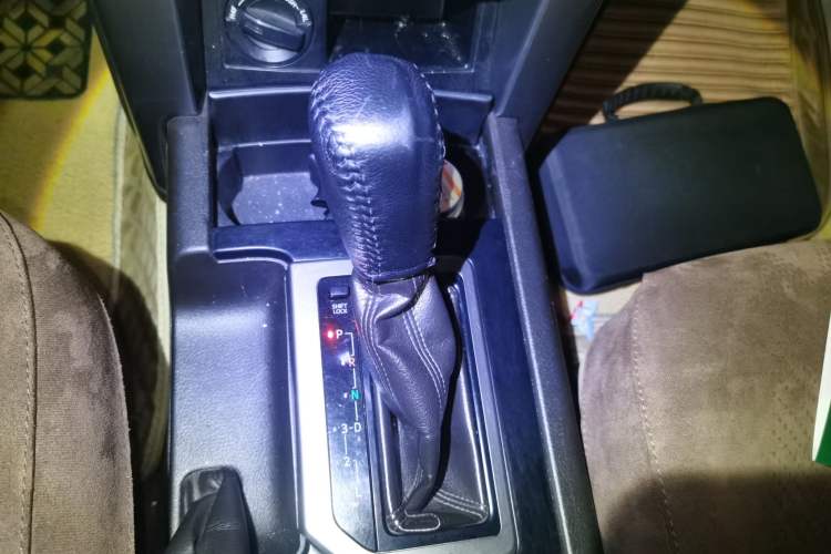 Used Toyota Prado 2010 2.7L Automatic Deluxe Edition Gear Lever