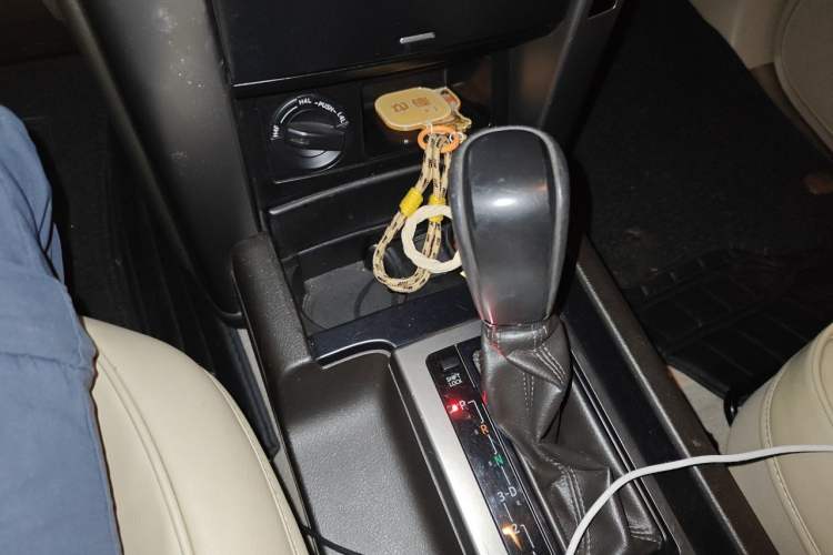 Used Toyota Prado 2010 2.7L Automatic Standard Edition Gear Lever
