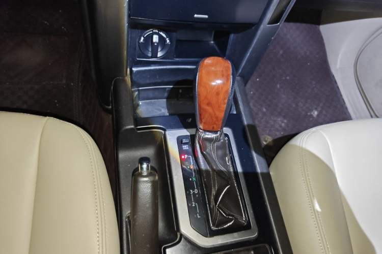 Used Toyota Prado 2010 2.7L Automatic Standard Edition Gear Lever