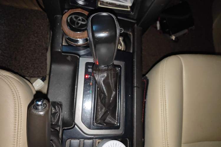 Used Toyota Prado 2010 2.7L Automatic Standard Edition Gear Lever
