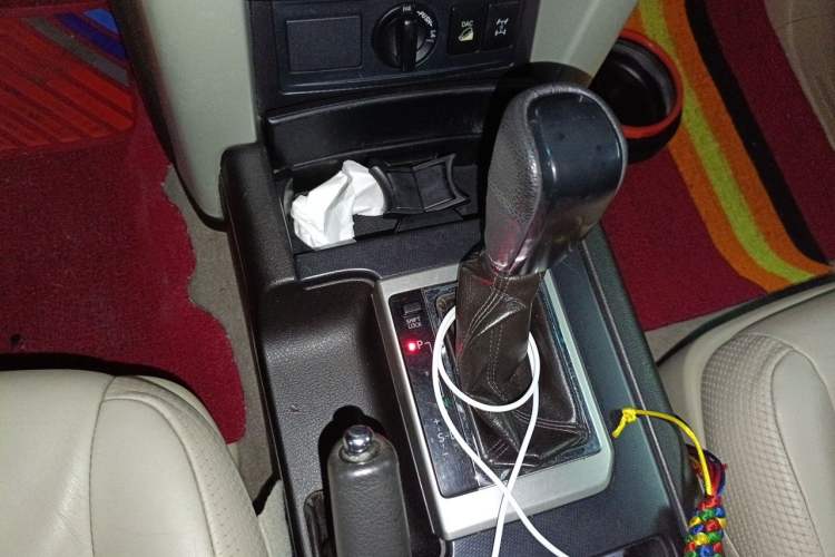 Used Toyota Prado 2010 4.0L Automatic TX-L NAVI Gear Lever
