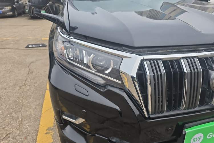 Used Toyota Prado 2010 4.0L Automatic VX NAVI Right Front Headlight