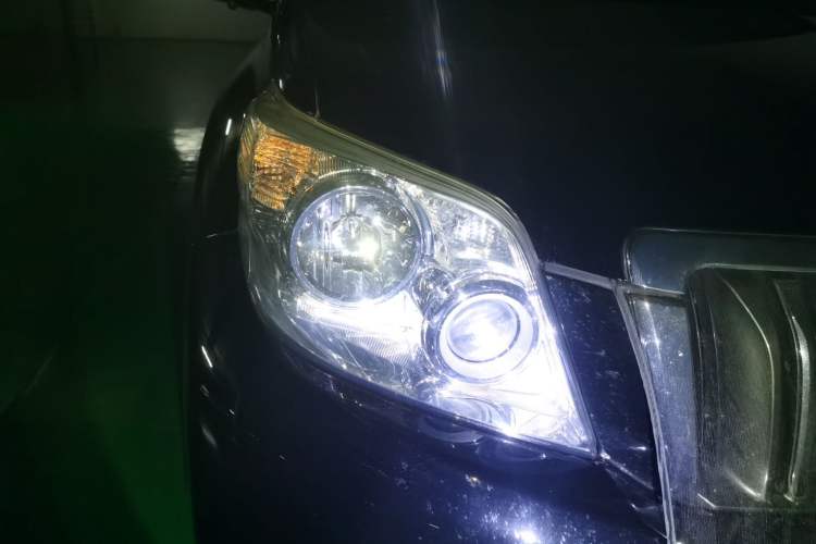 Used Toyota Prado 2010 2.7L Automatic Deluxe Edition Right Front Headlight