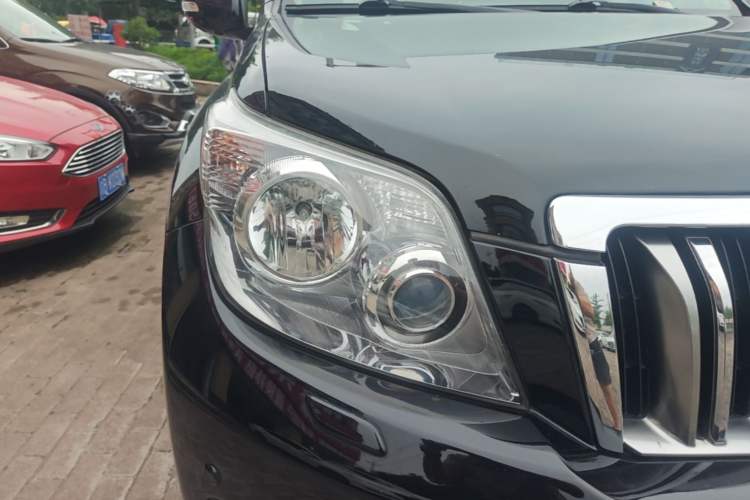 Used Toyota Prado 2010 4.0L Automatic VX NAVI Right Front Headlight