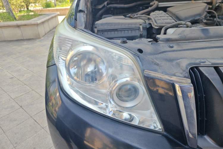 Used Toyota Prado 2010 2.7L Automatic Deluxe Edition Right Front Headlight