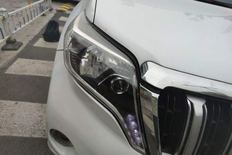 Used Toyota Prado 2010 4.0L Automatic TX-L Right Front Headlight