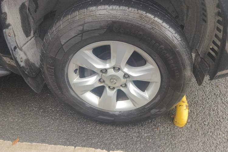 Used Toyota Prado 2010 2.7L Automatic Deluxe Edition Right Front Wheel Hub
