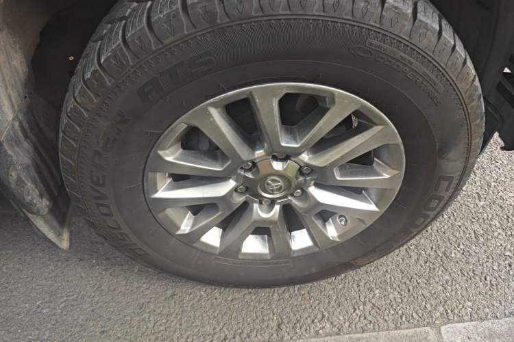 Used Toyota Prado 2010 2.7L Automatic Standard Edition Right Front Wheel Hub