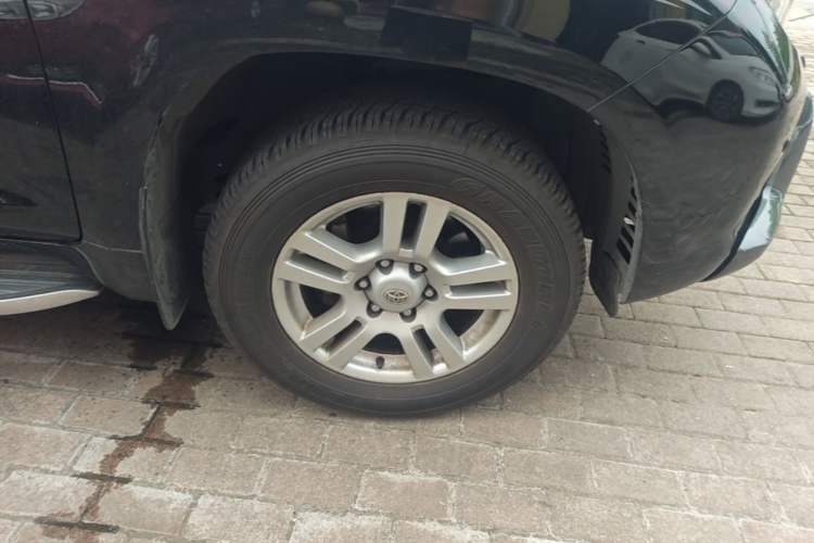 Used Toyota Prado 2010 4.0L Automatic VX NAVI Right Front Wheel Hub