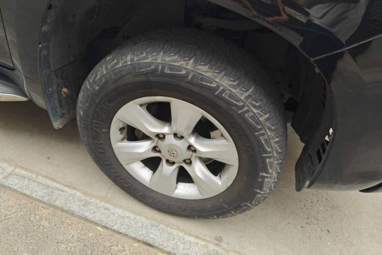 Used Toyota Prado 2010 4.0L Automatic TX-L Right Front Wheel Hub