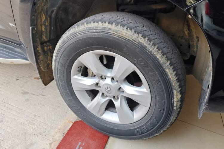 Used Toyota Prado 2010 4.0L Automatic TX-L Right Front Wheel Hub