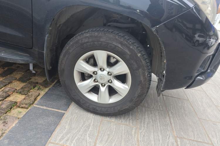 Used Toyota Prado 2010 2.7L Automatic Standard Edition Right Front Wheel Hub