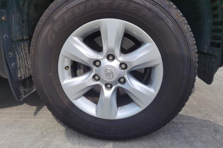 Used Toyota Prado 2010 4.0L Automatic TX Right Front Wheel Hub