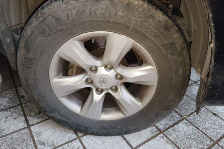 Used Toyota Prado 2010 2.7L Automatic Standard Edition Right Front Wheel Hub