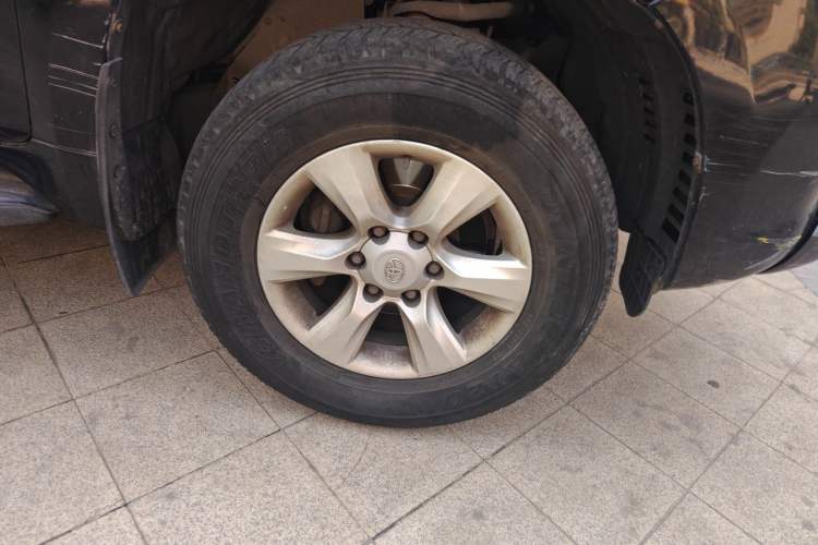 Used Toyota Prado 2010 2.7L Automatic Deluxe Edition Right Front Wheel Hub