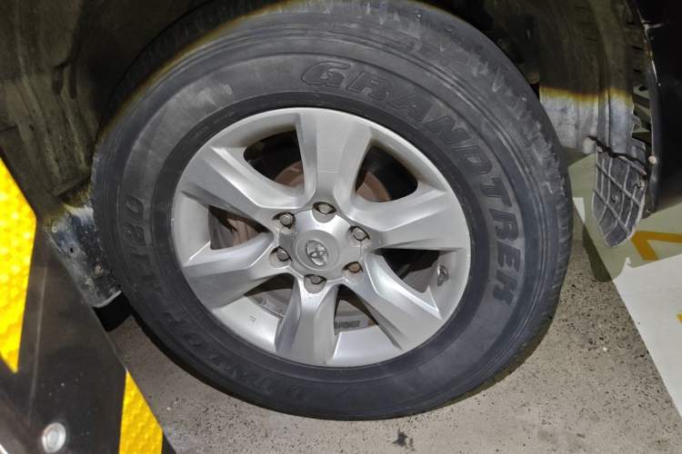 Used Toyota Prado 2010 2.7L Automatic Standard Edition Right Front Wheel Hub