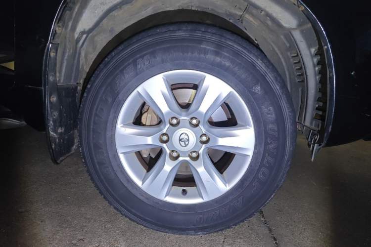 Used Toyota Prado 2010 2.7L Automatic Standard Edition Right Front Wheel Hub