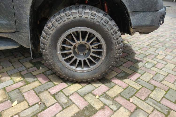 Used Toyota Prado 2010 4.0L Automatic TX-L NAVI Right Front Wheel Hub