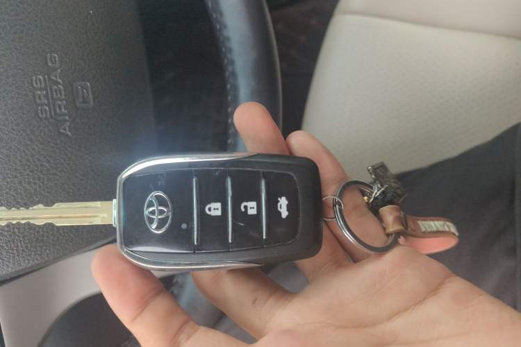 Used Toyota Prado 2010 2.7L Automatic Deluxe Edition Vehicle Key