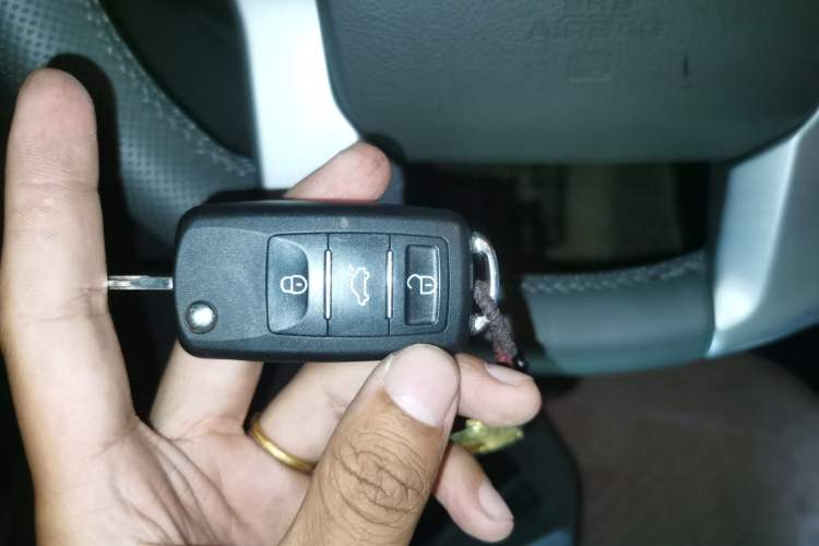 Used Toyota Prado 2010 2.7L Automatic Deluxe Edition Vehicle Key