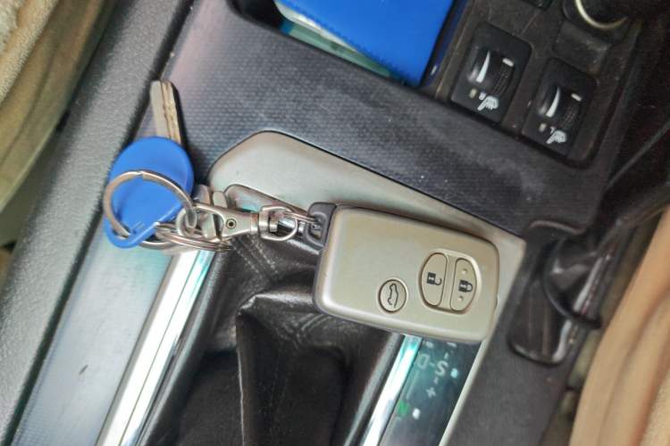 Used Toyota Prado 2010 4.0L Automatic TX-L Vehicle Key