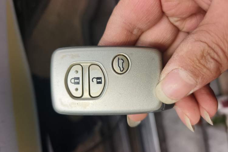 Used Toyota Prado 2010 4.0L Automatic VX NAVI Vehicle Key
