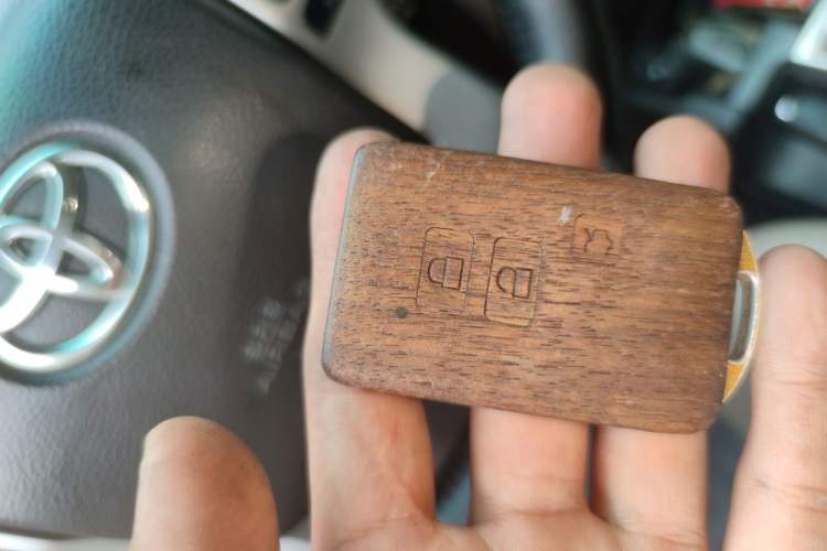 Used Toyota Prado 2010 4.0L Automatic TX-L Vehicle Key