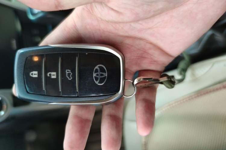 Used Toyota Prado 2010 4.0L Automatic TX-L NAVI Vehicle Key