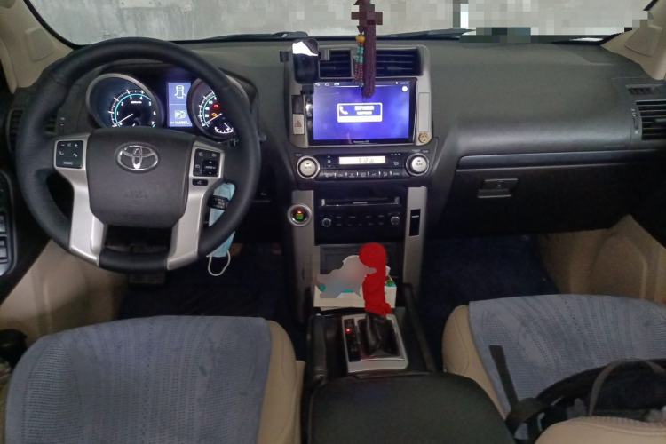 Used Toyota Prado 2010 4.0L Automatic TX-L Center Console
