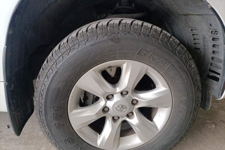 Used Toyota Prado 2010 4.0L Automatic TX-L Right Front Wheel Hub