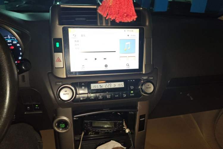 Used Toyota Prado 2010 4.0L Automatic TX-L Audio And AC Panel