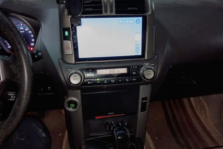 Used Toyota Prado 2010 4.0L Automatic TX-L Audio And AC Panel