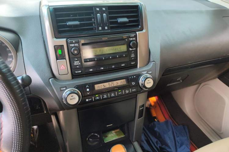 Used Toyota Prado 2010 2.7L Automatic Standard Edition Audio And AC Panel