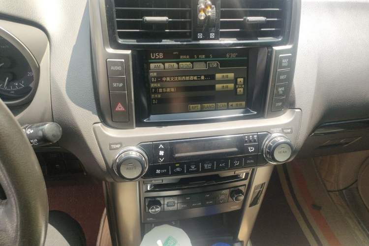 Used Toyota Prado 2010 2.7L Automatic Deluxe Edition Audio And AC Panel