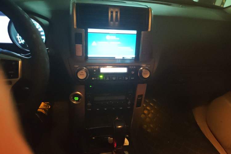 Used Toyota Prado 2010 4.0L Automatic TX Audio And AC Panel
