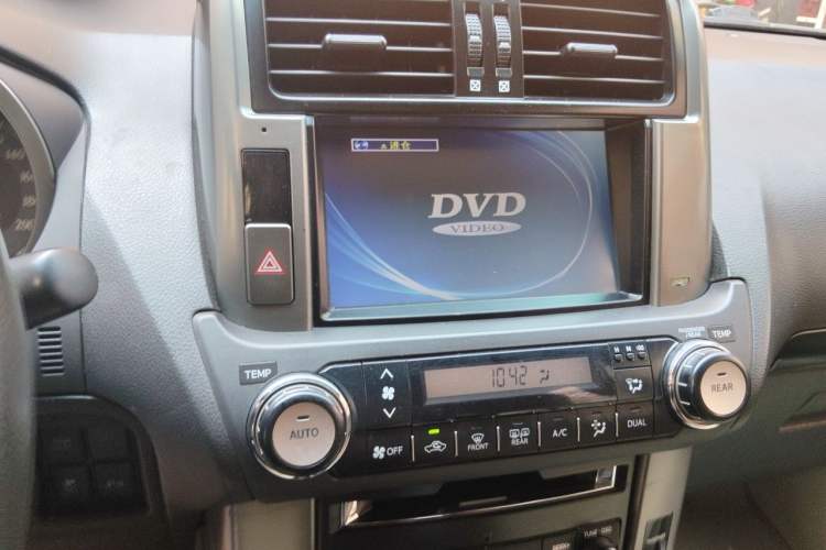 Used Toyota Prado 2010 2.7L Automatic Deluxe Edition Audio And AC Panel