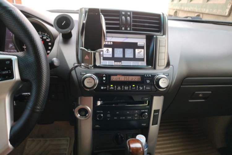 Used Toyota Prado 2010 4.0L Automatic TX-L NAVI Audio And AC Panel