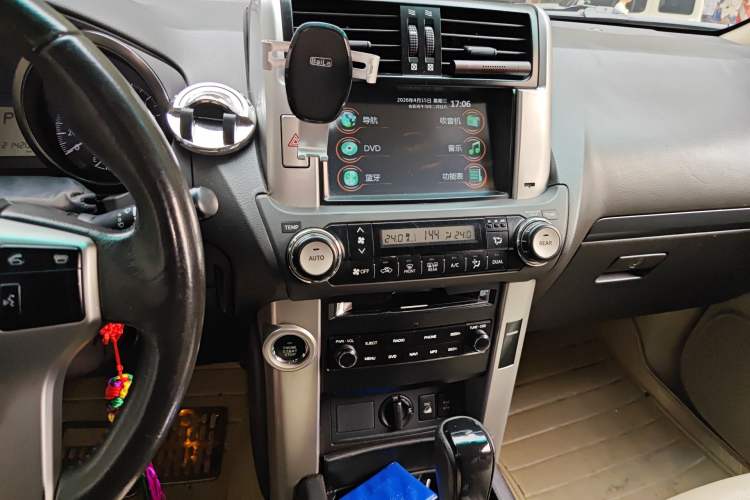 Used Toyota Prado 2010 4.0L Automatic TX Audio And AC Panel