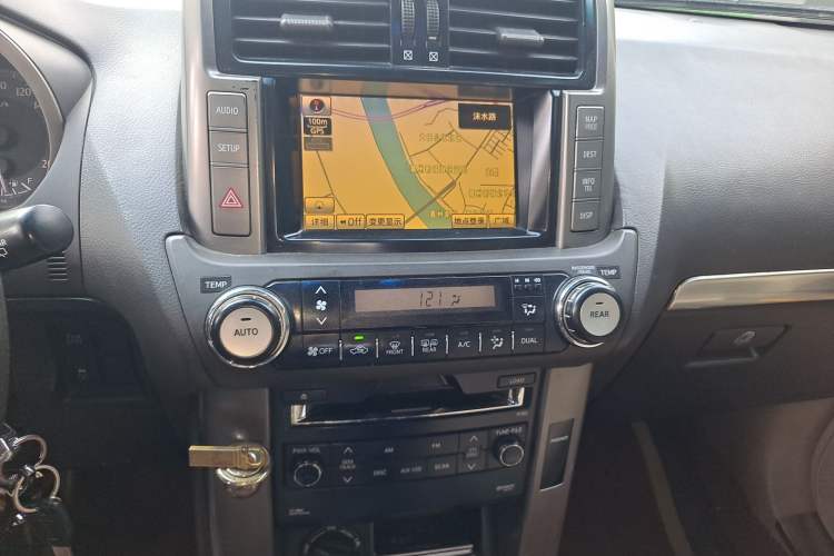 Used Toyota Prado 2010 2.7L Automatic Deluxe Edition Audio And AC Panel