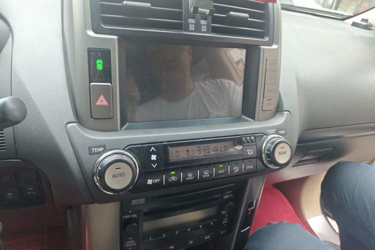 Used Toyota Prado 2010 2.7L Automatic Deluxe Edition Audio And AC Panel