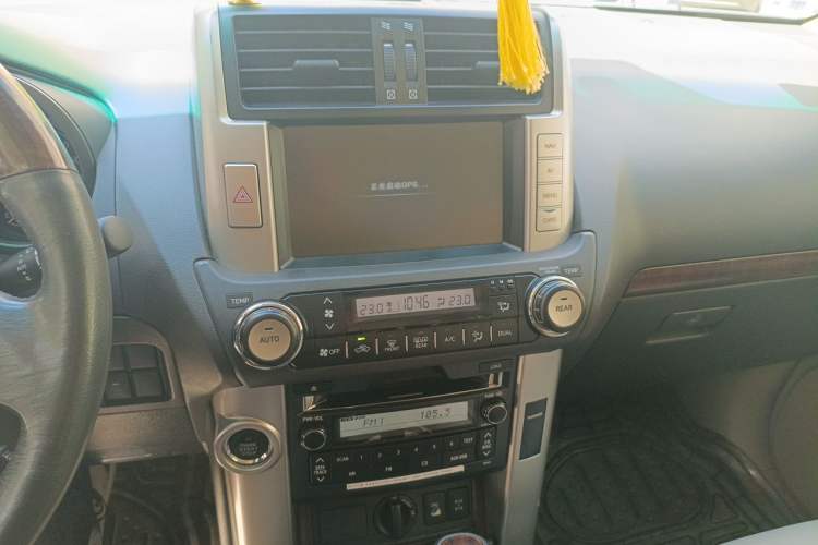 Used Toyota Prado 2010 4.0L Automatic VX Audio And AC Panel