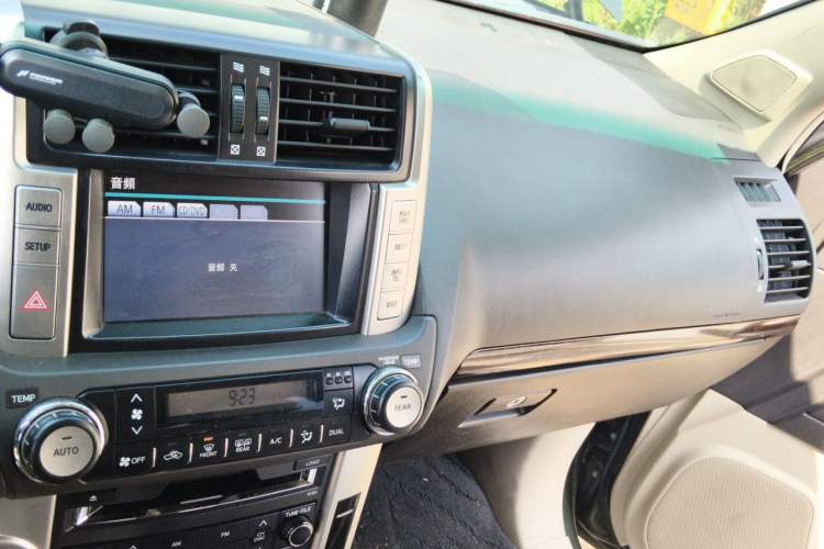 Used Toyota Prado 2010 4.0L Automatic VX NAVI Audio And AC Panel