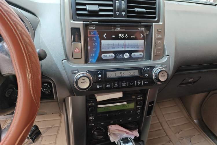 Used Toyota Prado 2010 2.7L Automatic Deluxe Edition Audio And AC Panel