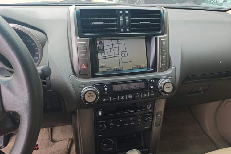 Used Toyota Prado 2010 2.7L Automatic Deluxe Edition Audio And AC Panel