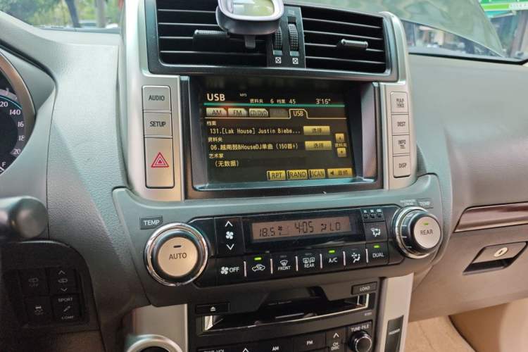 Used Toyota Prado 2010 4.0L Automatic VX NAVI Audio And AC Panel